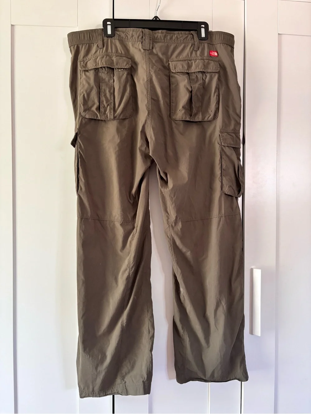 Men's Northface Cargo Hiking Pants in Olive Green